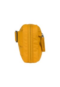 Pocchetto di tessuto giallo con forma rettangolare, chiusura con zip superiore, manico laterale e superficie testurizzata. Design minimalista, adatto per la conservazione.