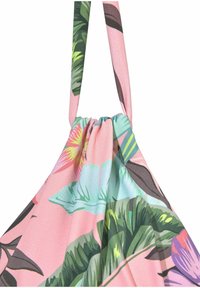 Tasje met bloemenprint op een roze basis, voorzien van groene bladeren en kleurrijke bloemen. Zacht stof met een geraffineerde bovenkant en lange hengsels.