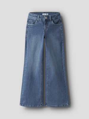 Jeans med vide ben i mellemblå denim, med knap- og lynlås-lukning, to forlommer og let falmet effekt for tekstur.