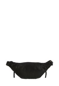 Czarna skórzana nerka o miękkiej, pogniecionej fakturze, wyposażona w regulowany pasek i prosty zamek błyskawiczny. Zaokrąglony kształt.