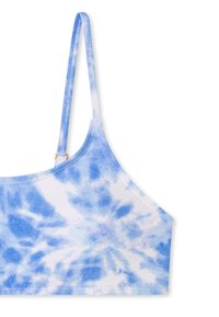 Modrý tie-dye crop top s tenkými ramínky, vyrobený z hladkého, elastického materiálu. Má vířící vzor v různých odstínech modré.
