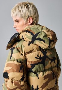 Grimey Chaqueta de invierno - camo