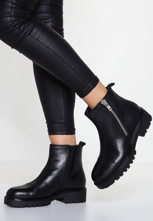 Kotníkové boty na platformě - black
