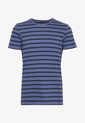 Sinine ja tumehall triibuline T-särk ümmarguse kaelusega, lühikeste varrukatega ja pehme tekstuuriga. Kude näib kerge ja juhuslik.