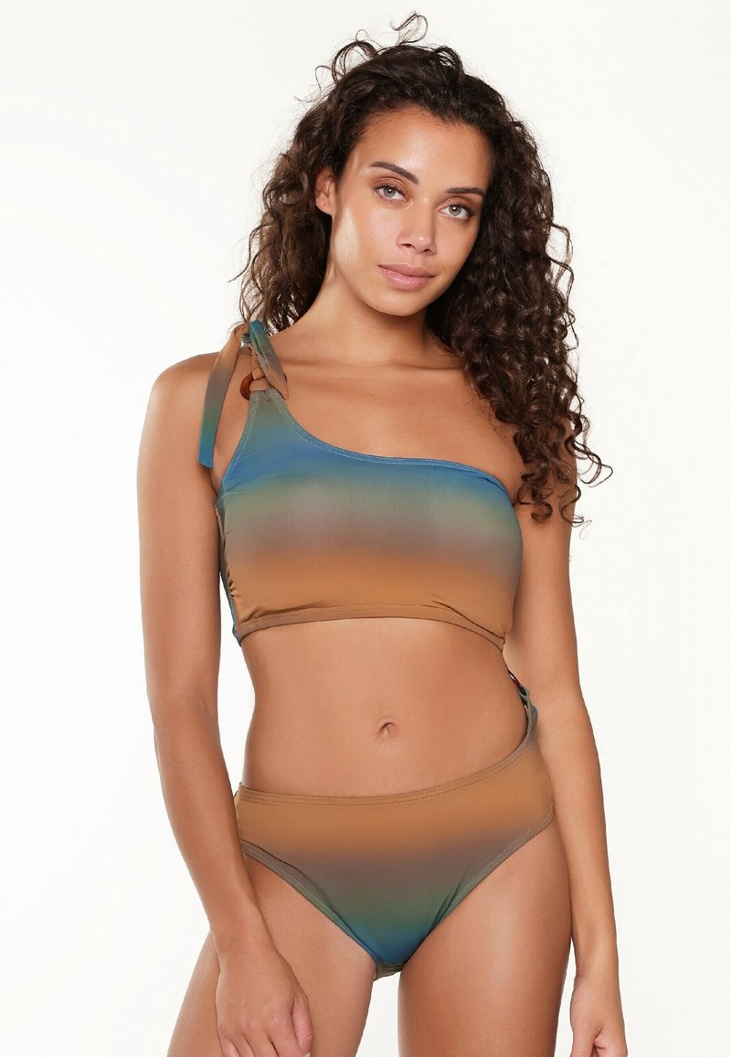 Bikini set met één schouder, voorzien van een kleurverloop van blauw naar bruin. Gemaakt van een soepele, rekbare stof met strikaccenten.
