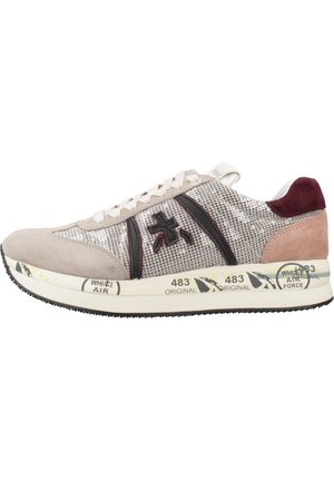 Sneakers with a light beige mesh upper, suede accents in dark red, and black stripes. Features a patterned sole and '483 Original' branding.