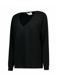 Maglione nero con scollo a V, maniche lunghe; trama morbida, vestibilità rilassata e design minimalista; etichetta visibile al collo.