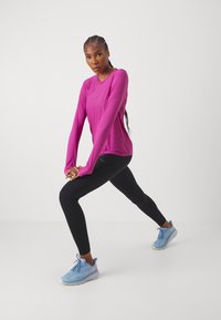 HOKA AIROLITE RUN LONG SLEEVE - Ilgarankovis viršutinės dalies drabužis - fuschia