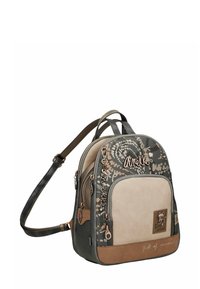Mochila pequeña con bolsillo frontal beige, patrón floral en negro y marrón, múltiples cremalleras y logo "Anekke" en la parte frontal.