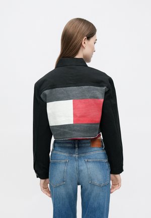 Tommy Jeans FLAG TRUCKER JACKET - Traper jakna - black