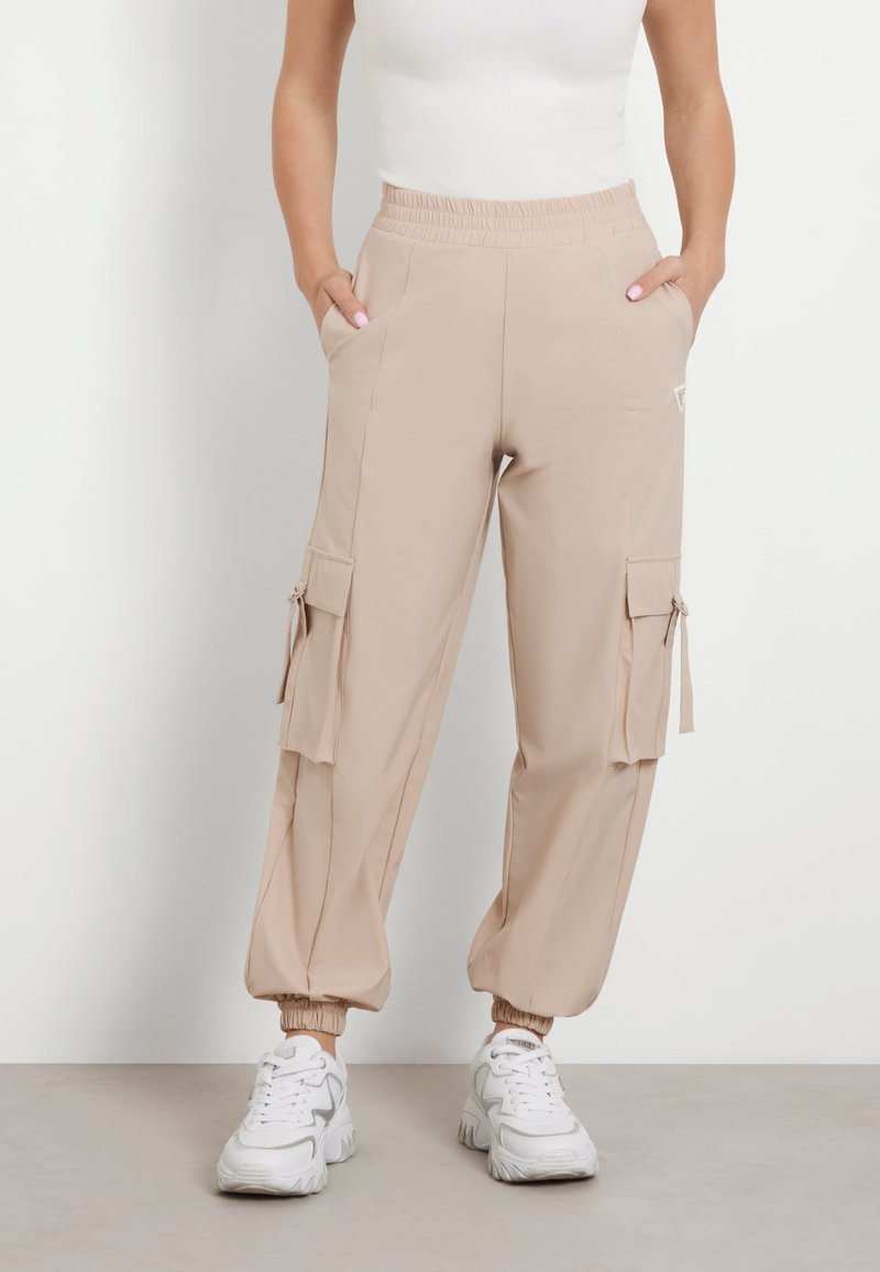 Guess MID WAIST  - Pantaloni cargo - beige