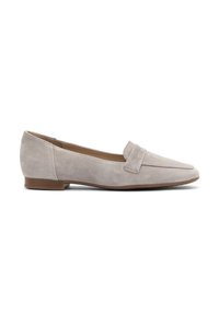 Mocassini in suede grigio chiaro con tacco piatto, caratterizzati da una punta arrotondata e un accentuato fiocco decorativo cucito sulla tomaia.