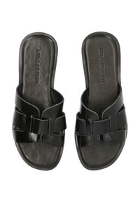 Zwarte leren slipper sandalen met een gladde afwerking, voorzien van twee dikke gekruiste banden en een platte zool. "APPLE OF EDEN" is in de binnenzool geperst.