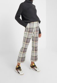 DRYKORN Sweter