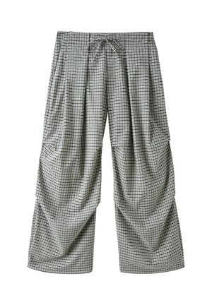 Stradivarius, TECHNICAL CHECK TROUSERS WITH PLEAT DETAIL - Pantalon classique - black