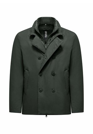 Cappotto doppiopetto verde scuro con colletto a scollo a V, chiusura con bottoni, tasche laterali e un tessuto liscio e testurizzato. Design leggero.