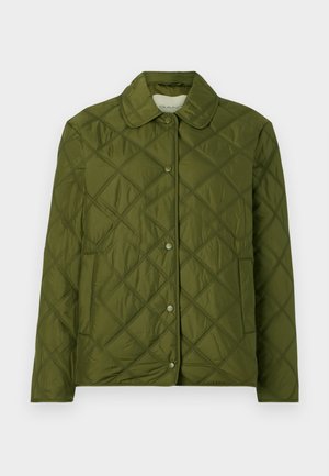 Veste olive verte matelassée en tissu léger, avec un col arrondi et une fermeture à boutons-pression, ornée d'un motif en losanges.