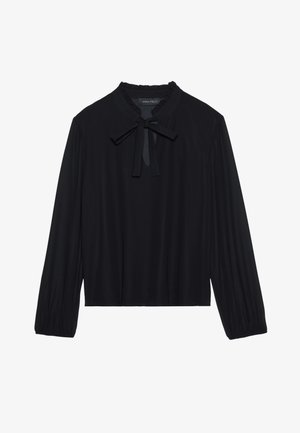 Črna majica z dolgimi rokavi, nabranim ovratnikom in mašnjo na vratu. Mehka, gladka tkanina s sproščenim krojem in zbranim manšetami.