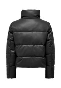 Veste matelassée noire avec un col haut, réalisée en matériau lisse et mat. Présente des panneaux matelassés et une silhouette courte.