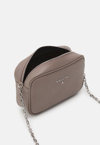 Patrizia Pepe HANDBAG - Schoudertas - dark tatami