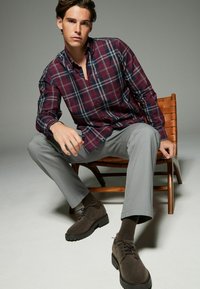 Next EASY OXFORD - Cămașă - burgundy red tartan