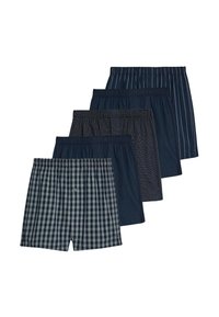 Fünf Paar Boxershorts mit verschiedenen Mustern: kariert, einfarbig navy, gestreift, Punktmuster und Gitterdesign; alle in dunklen Tönen.
