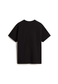 Camiseta negra de manga corta, hecha de algodón, con un diseño clásico de cuello redondo y una textura lisa y uniforme. Sin patrones ni acentos visibles.