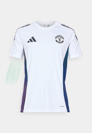 Biely športový dres s čiernymi pruhmi Adidas, logo Manchester United na hrudi, modro-fialové prechody na bočných stranách, vyrobený z ľahkého materiálu.