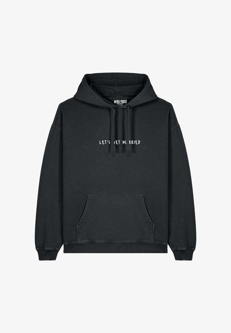 Hoodie noir avec une poche avant, capuche à cordon et texte blanc "ENVOYONS NOUS MARIER" sur la poitrine. Tissu doux, coupe décontractée.
