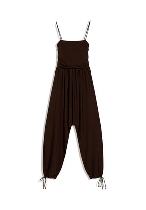 Črn brezrokavnik kombinezon s tankimi naramnicami, nabranim pasom, ohlapnimi nogami, ki se zožijo v manšete z vezalkami ob gležnjih, položen na ravno površino na belem ozadju.