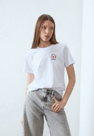 - T-shirt z nadrukiem