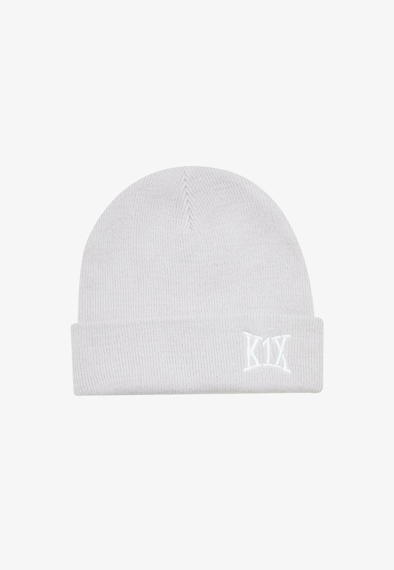 Vaaleanharmaa neulepipo, jossa on taitettu äärellinen osa. Pipossa on valkoinen "KIX" -brodeeraus sivussa ja ribbikuviointi kauttaaltaan.