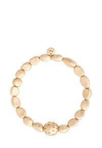 Bracelet en perles dorées présentant des maillons en forme d'ovale, un centre rond texturé orné de pierres précieuses colorées et un fermoir avec une marque.