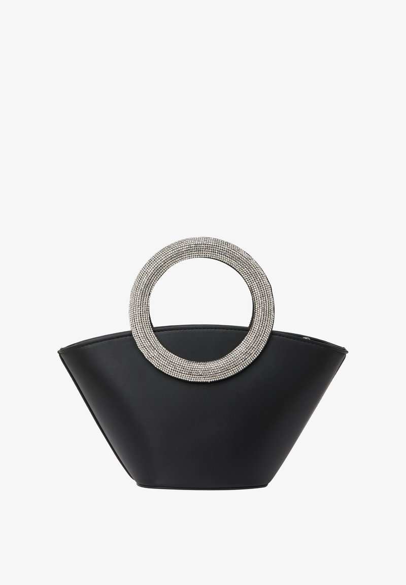 Czarna torebka z ekoskórki o szerokim, trójkątnym kształcie i okrągłym uchwycie zdobionym cyrkoniami. Gładka tekstura, unikalna sylwetka.
