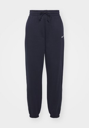Nike sweatpants tumesin sinises, valmistatud pehmest materjalist. Omavad elastset vööd, millel on nöör ja kummist sääreotsad. Väike valge logo aktsent.