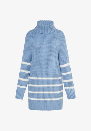 Hellblau gestrickter Pullover mit hohem Rollkragen, der weiße horizontale Streifen aufweist. Das Design beinhaltet gerippte Bündchen und Saum.