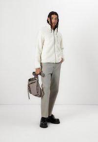 Jack & Jones JJBRADLEY mleczny