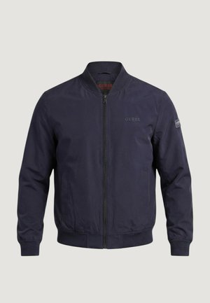 Bomber jacket blu navy, con chiusura a zip frontale, polsini e bordi a coste e logo discreto sul petto. Tessuto dalla texture liscia, design casual.