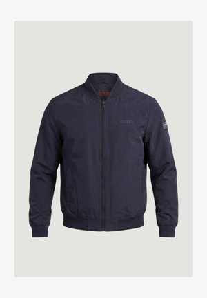 Bomber jacket blu navy, con chiusura a zip frontale, polsini e bordi a coste e logo discreto sul petto. Tessuto dalla texture liscia, design casual.