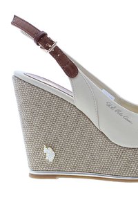 U.S. Polo Assn. AYLIN013 - Sandály na klínu - bei006