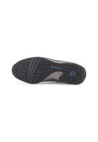 Zwarte rubberen zool met een gestructureerde grip, met een grijze accent en een blauw logo. Gebogen vorm en duurzaam materiaal ontworpen voor comfort.