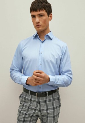 TEXTURED  REGULAR FIT SINGLE CUFF - Camisa - blue