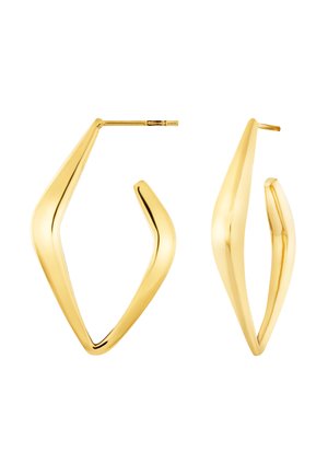 Ohrringe aus goldfarbenem Metall mit einem scharfen, geometrischen Design, einer glatten Oberfläche und einer einzigartigen, länglichen Form.