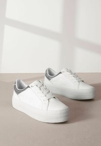 Next SIGNATURE CHUNKY-REGULAR FIT - Tossud - white