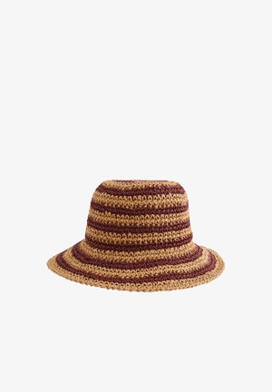 Chapeau bob au crochet avec des larges rayures alternées en fil beige et marron foncé, présenté sur fond blanc.