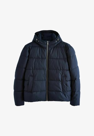 Kék pufi dzseki cipzárral az elülső részen, kapucnival és két oldalsó zsebbel. Az anyag sima textúrájú és steppelt mintázatú, ami biztosítja a szigetelést.