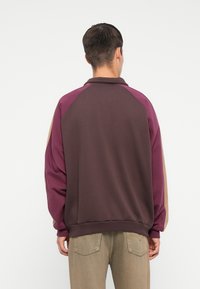 Kaotiko UNISEX brązowy