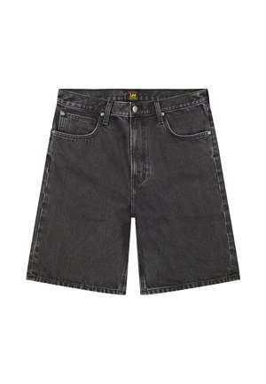 Sorte denimshorts med forlommer, bæltestropper, metal knap, lynlåsgylp og en lille Lee-mærkat på linningen.