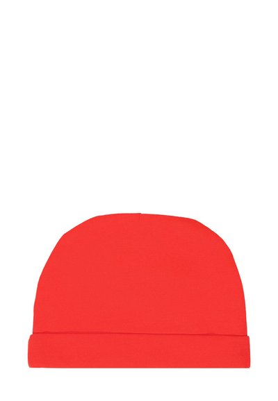 Czerwona czapka beanie, wykonana z miękkiego materiału, ma zaokrąglony szczyt i podwinięty mankiet dla pewnego dopasowania i ciepła. Gładka struktura, bez wzorów ani akcentów.