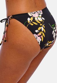 Černé bikini spodní díly s květinovým vzorem v růžové a žluté barvě, se šňůrkami po stranách a hladkým, elastickým povrchem.